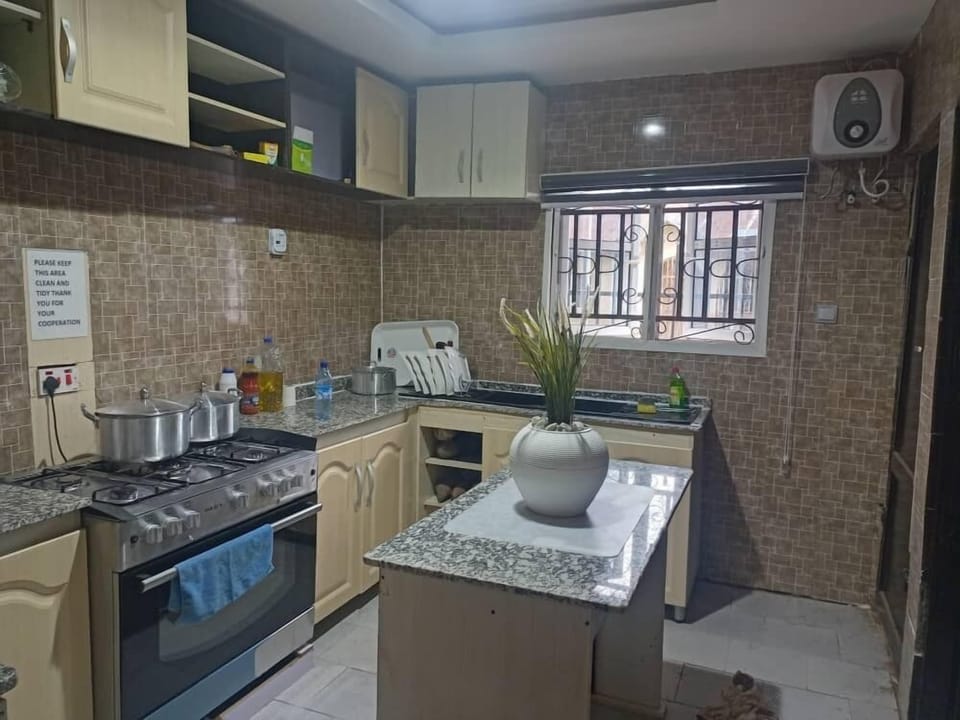 House | Private kitchen | Fridge, microwave, oven, stovetop