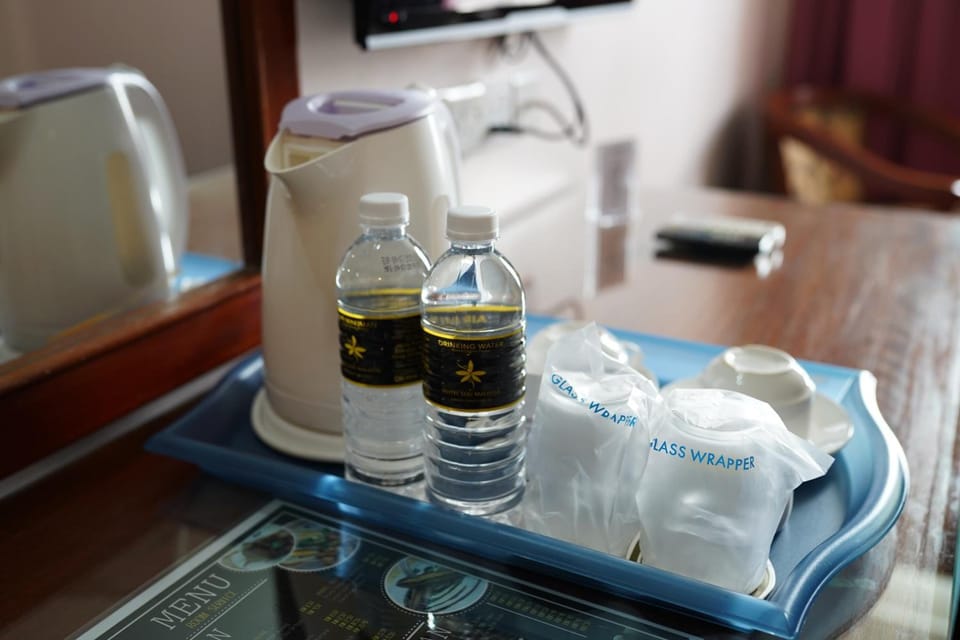 Minibar, in-room safe