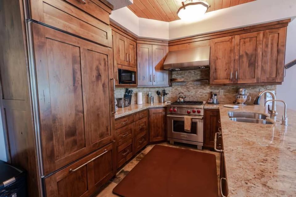 Powder Run 2 BR + LOFT A34 | Private kitchen | Full-size fridge, oven, stovetop, coffee/tea maker