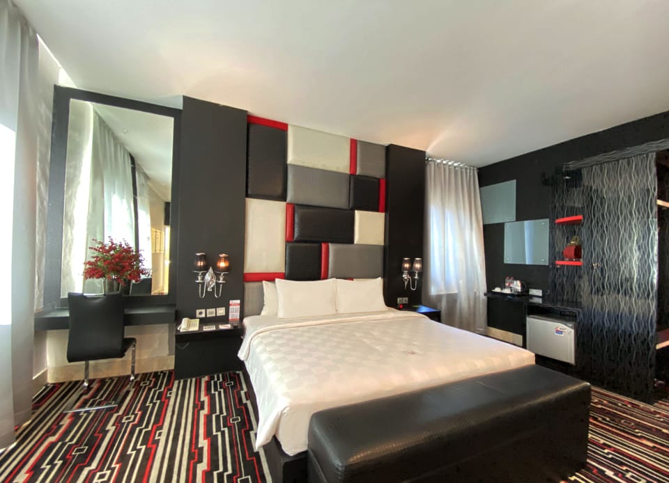 In-room safe, desk, blackout drapes, soundproofing