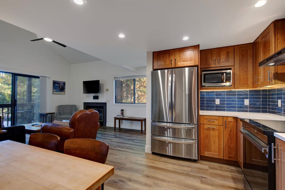 Red Pine U8 | Living area | Smart TV