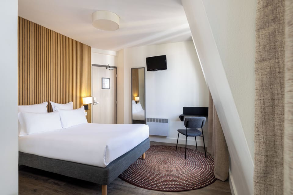 Triple Room | Blackout drapes, soundproofing, iron/ironing board, free WiFi