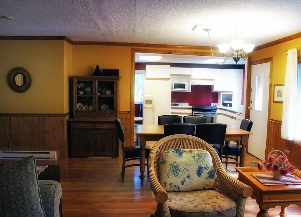 Three Bedroom Cabin | Living room