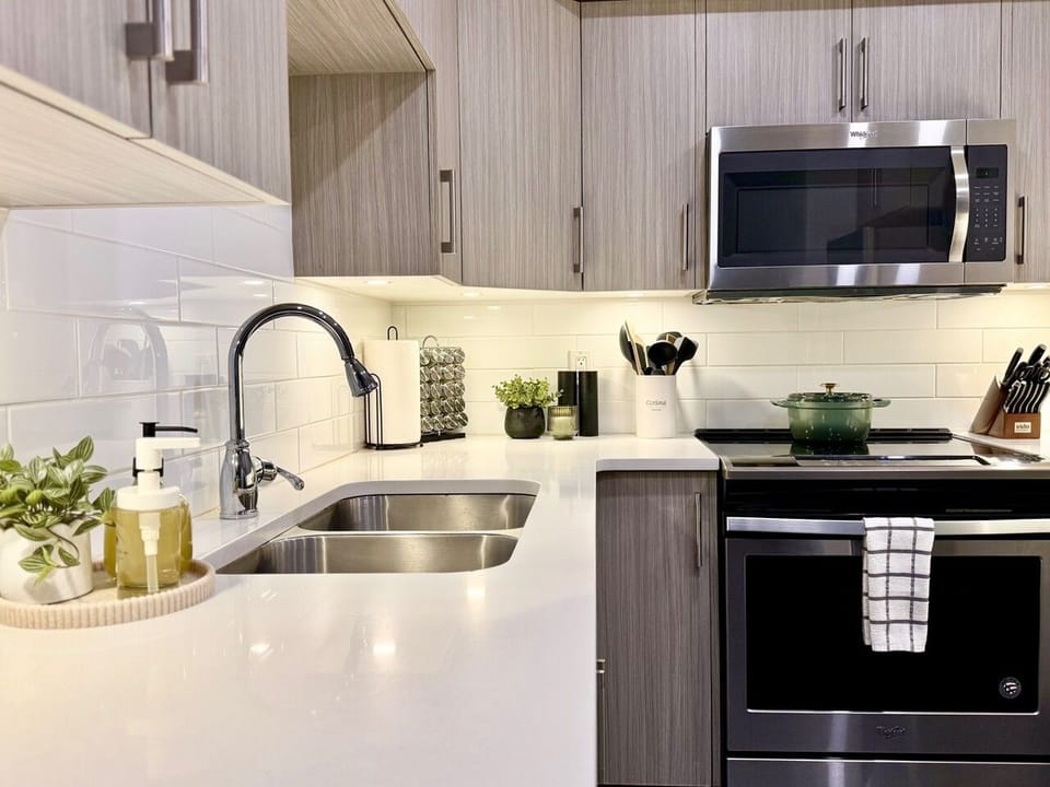 Granite Ridge Condo | Private kitchen | Coffee/tea maker, full-size fridge, microwave, oven