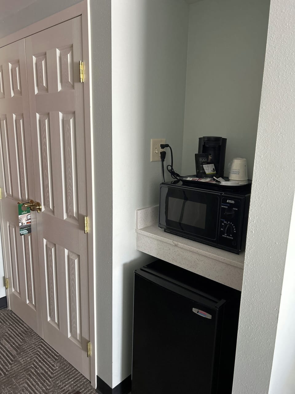 Hypo-allergenic bedding, in-room safe, desk, iron/ironing board