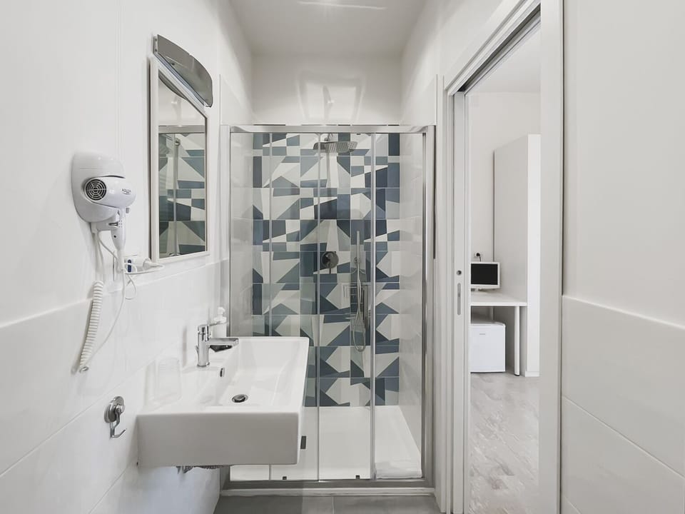 Junior Room | Bathroom | Shower, rainfall showerhead, designer toiletries, hair dryer