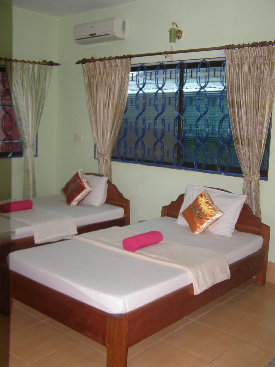 In-room safe, desk, iron/ironing board, free WiFi