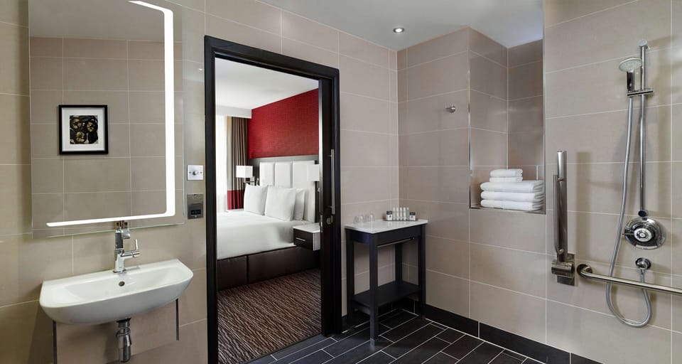 Junior Suite, 1 Queen Bed, Accessible, Non Smoking | Bathroom shower