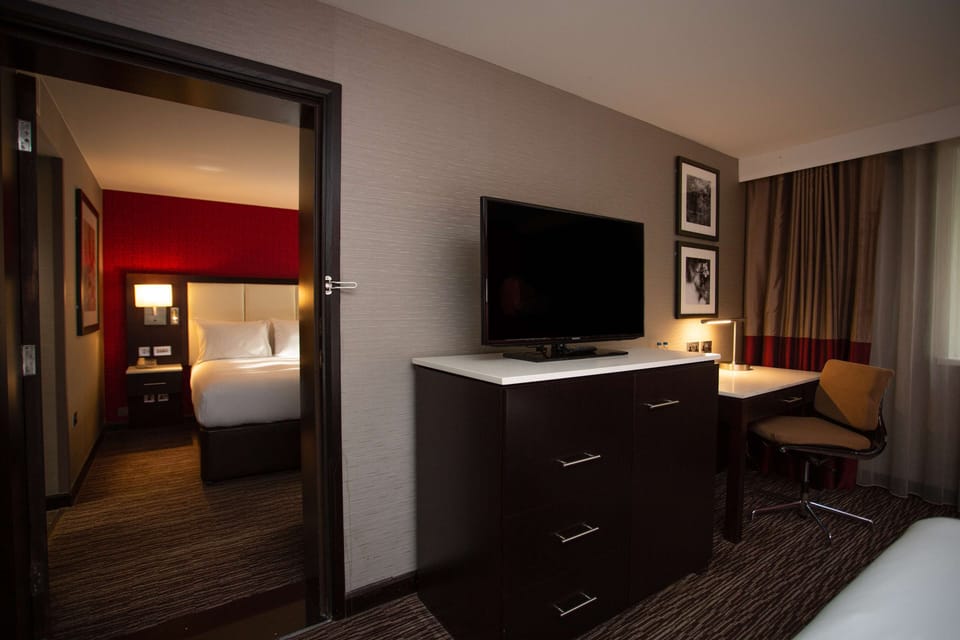 Family Room, 1 Queen Bed (Connecting Rooms) | Hypo-allergenic bedding, in-room safe, desk, laptop workspace