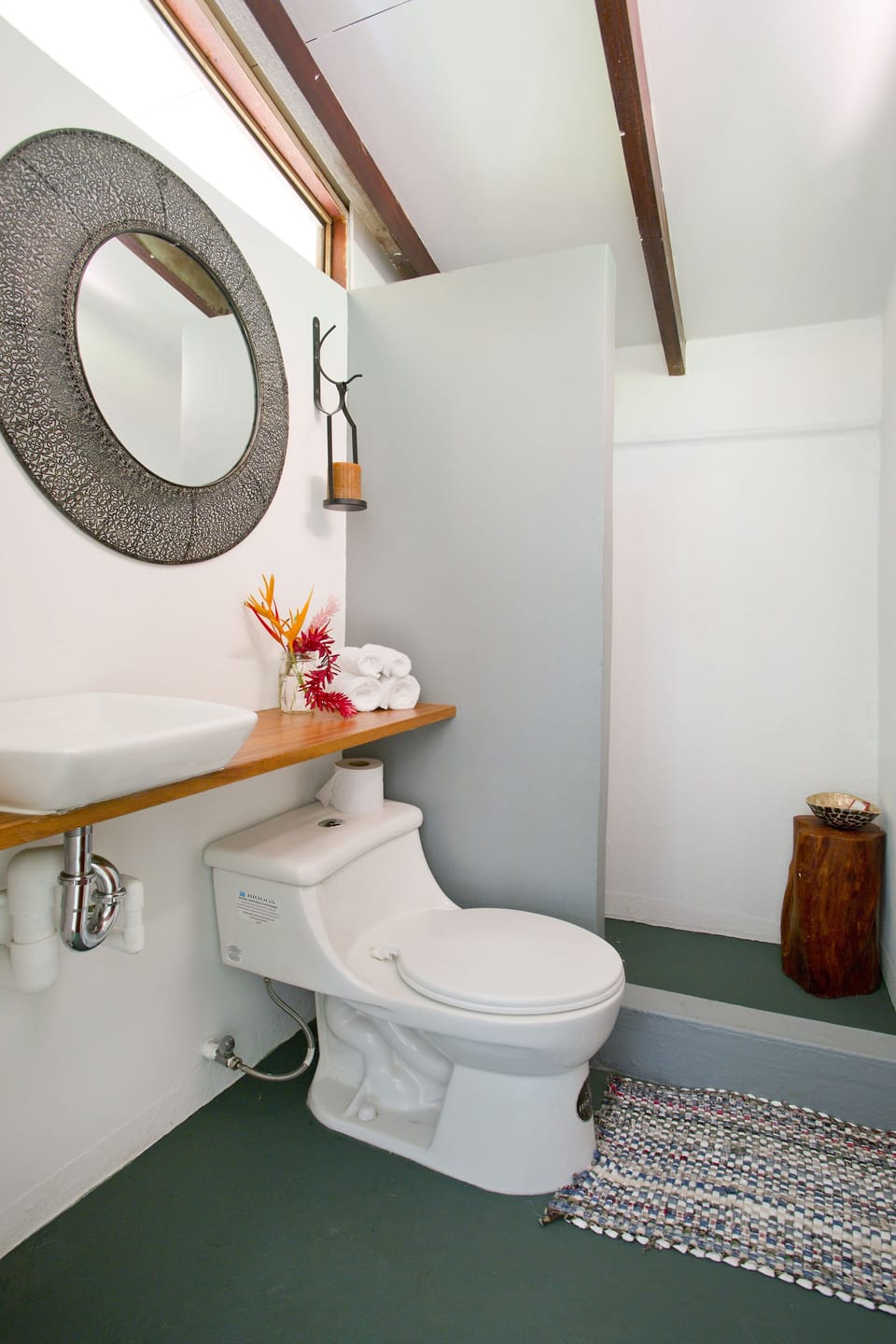 Room | Bathroom | Shower, free toiletries, hair dryer, towels