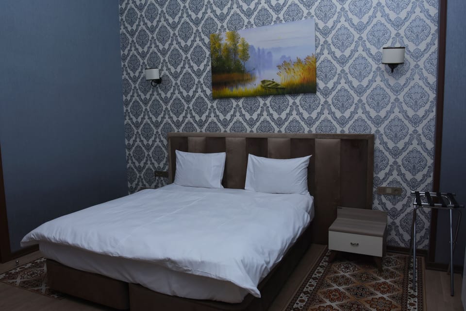 Standard Double Room | Hypo-allergenic bedding, minibar, desk, soundproofing