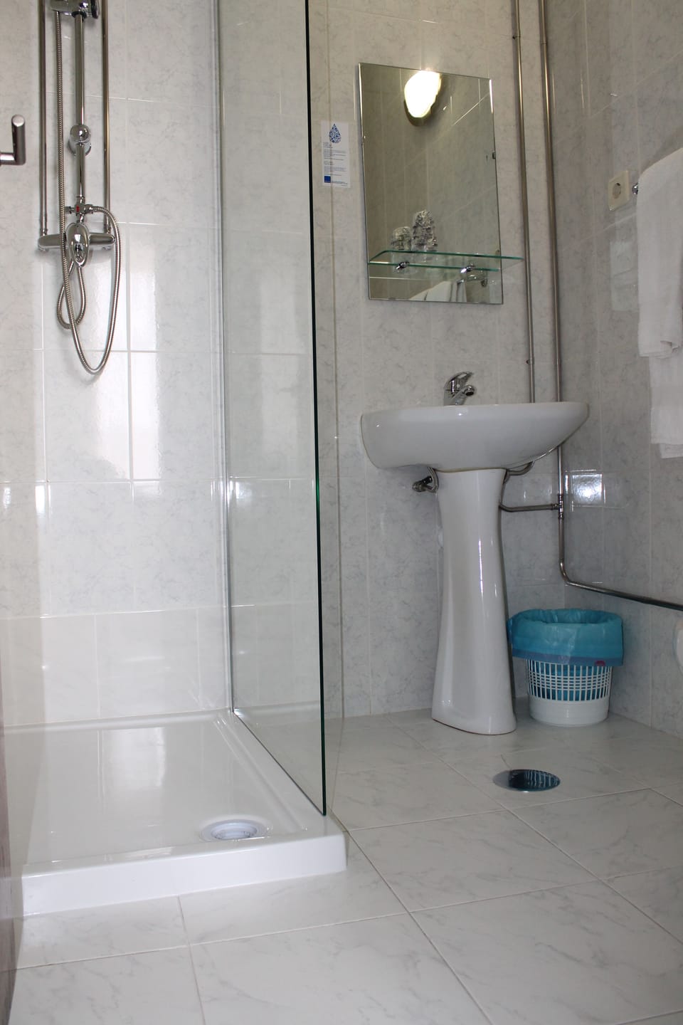 Superior Double or Twin Room | Bathroom | Hair dryer, towels