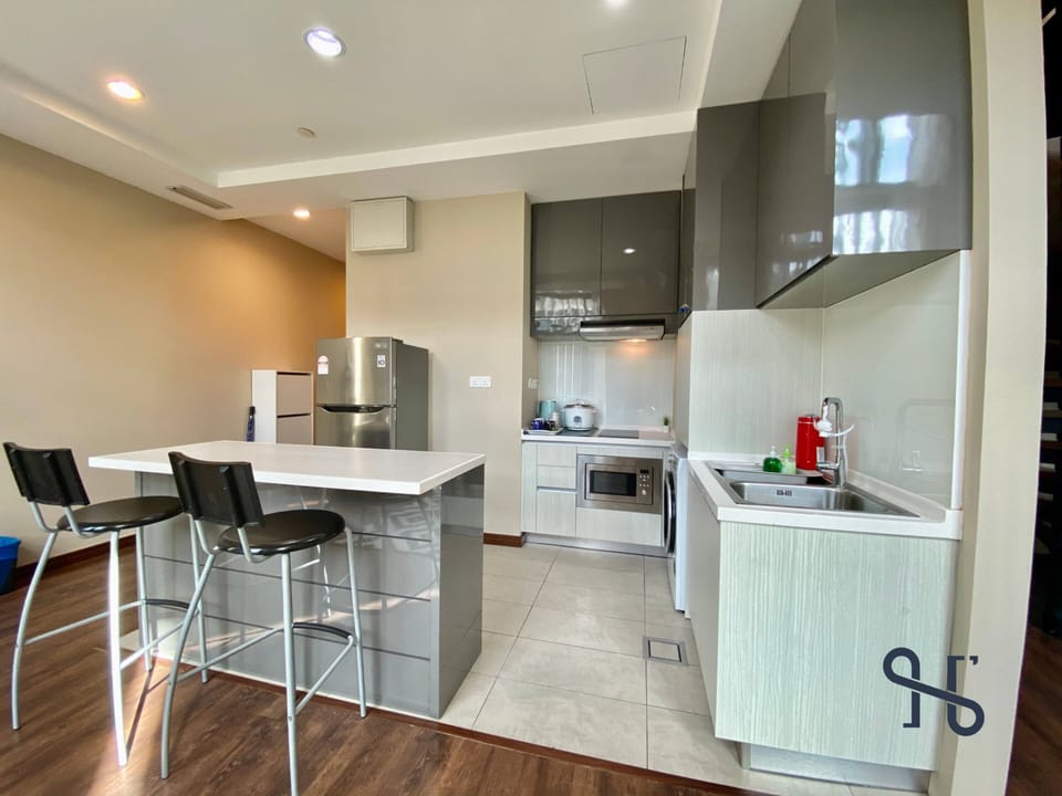 Family Duplex | Private kitchen | Fridge, stovetop, electric kettle, cookware/dishes/utensils