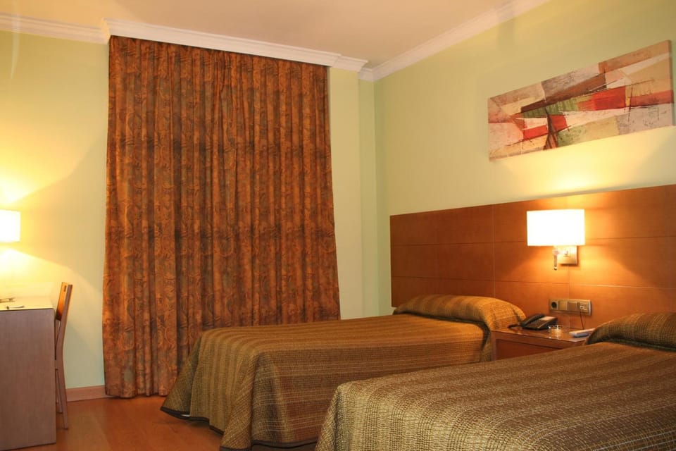 In-room safe, desk, soundproofing, cribs/infant beds