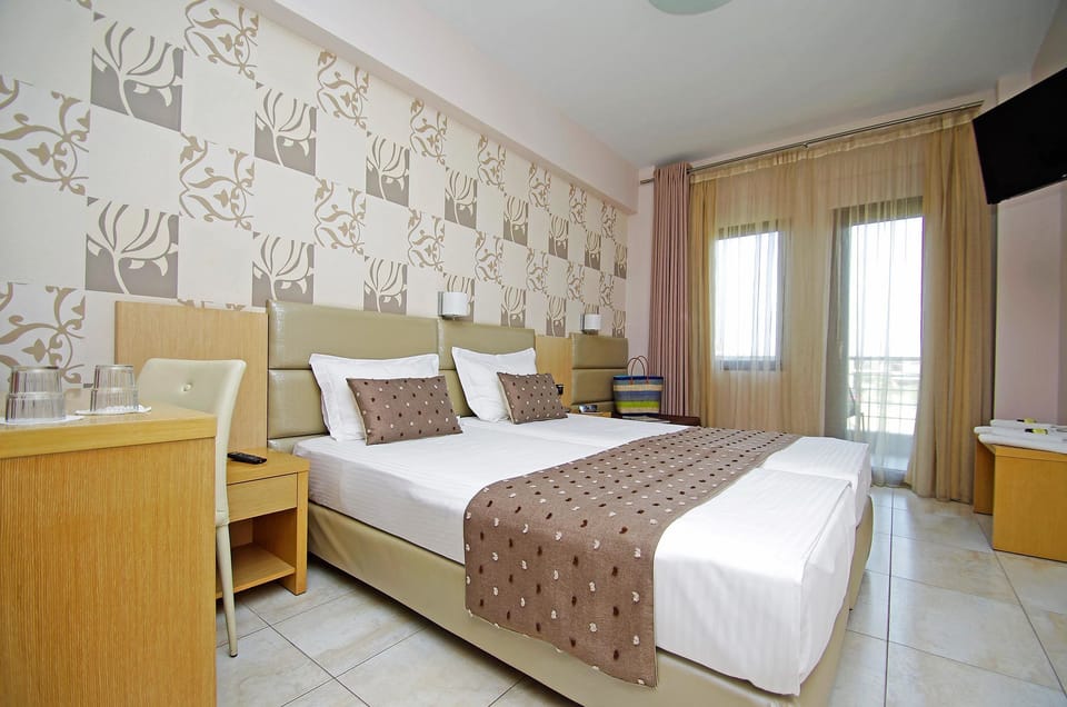 Superior Double Room | In-room safe, desk, soundproofing, iron/ironing board