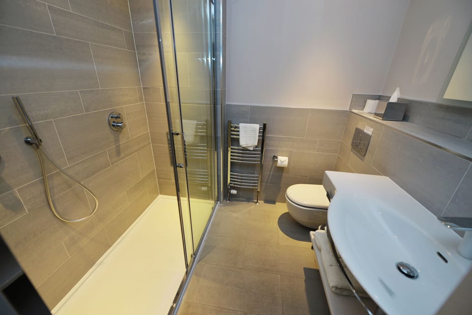 Luxury Super King | Bathroom | Designer toiletries, hair dryer, towels