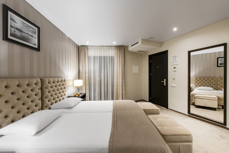 Minibar, in-room safe, desk, iron/ironing board