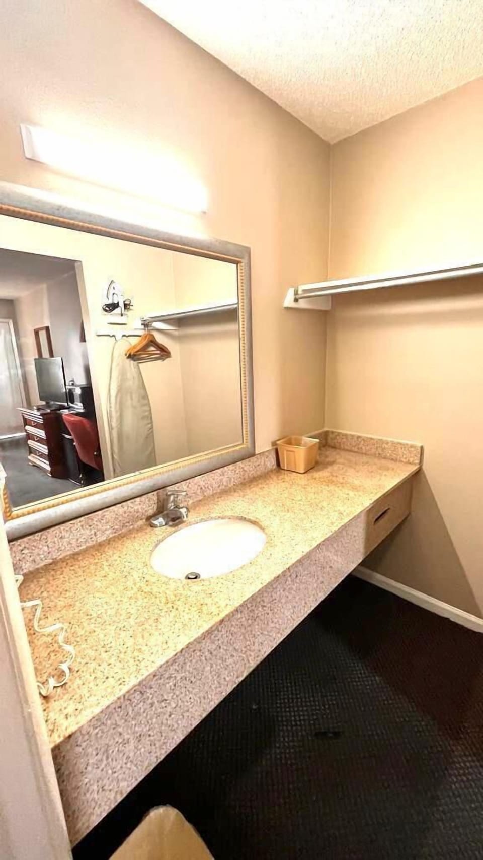 Red Carpet Inn Oxford Hotel in Anniston