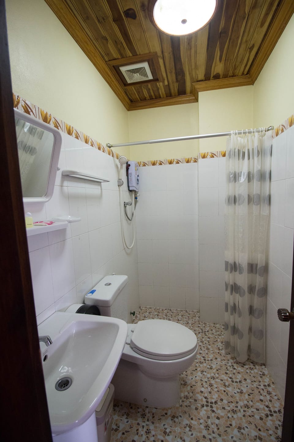 Standard Double Room | Bathroom | Shower, hair dryer, towels