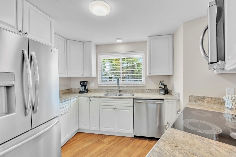 House, 2 Bedrooms | Private kitchen | Coffee/tea maker