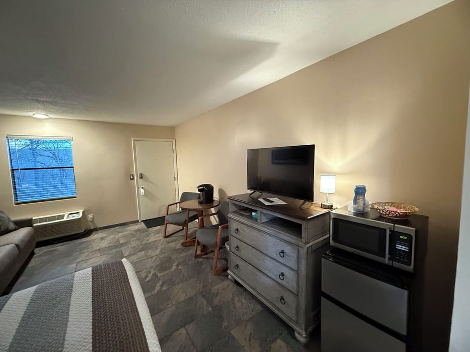 Premium Studio Suite | Individually decorated, individually furnished, laptop workspace