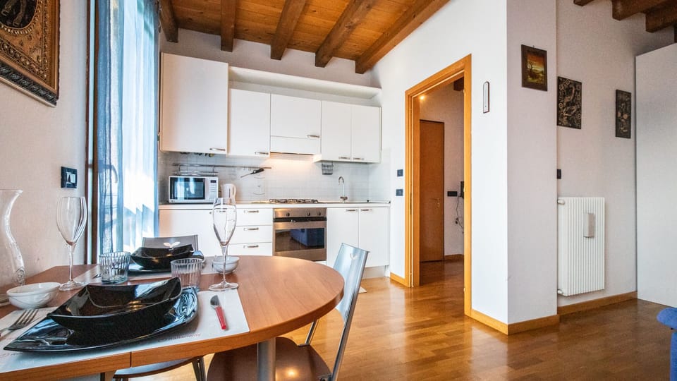 Classic Studio (0 Bedroom) | Private kitchen | Fridge, microwave, oven, electric kettle