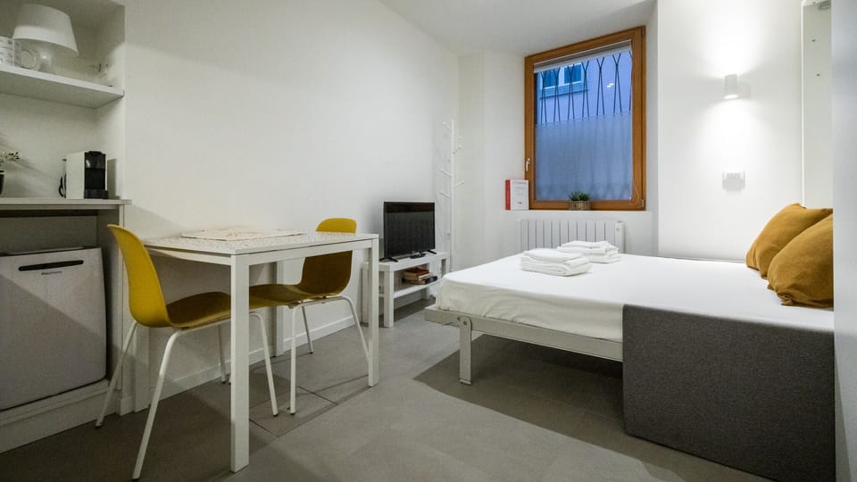Apartment (0 Bedroom) | Iron/ironing board, bed sheets