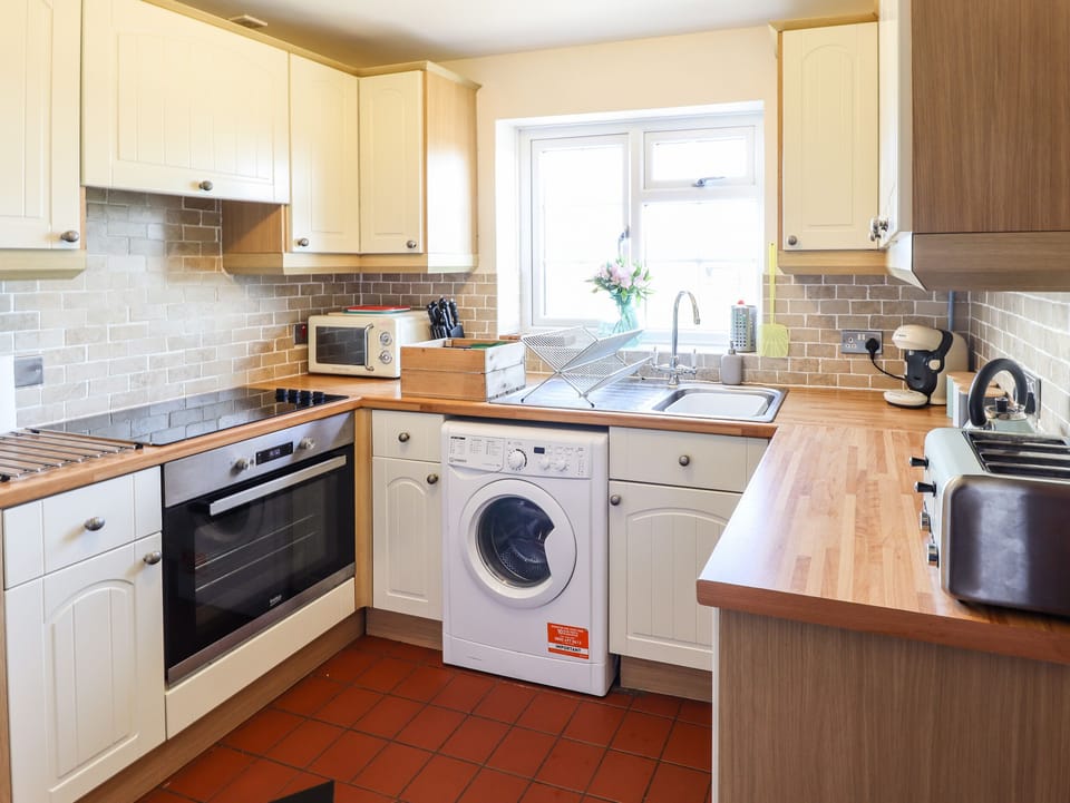 Dishwasher, cookware/dishes/utensils