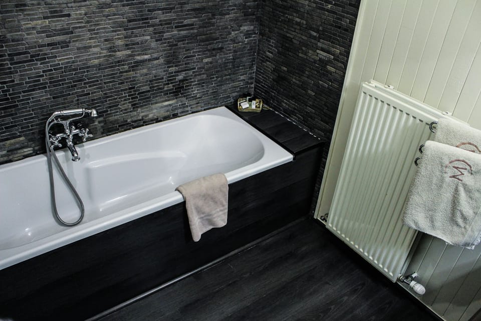 Desk, blackout drapes, free WiFi, bed sheets