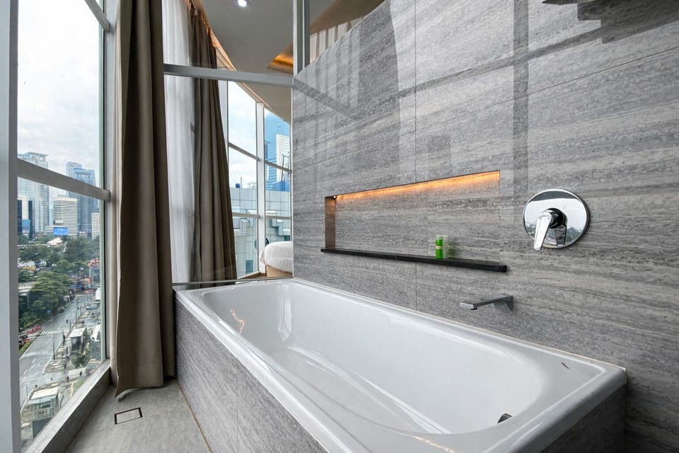 EXPLORER SUITE | Bathroom | Shower, rainfall showerhead, free toiletries, hair dryer