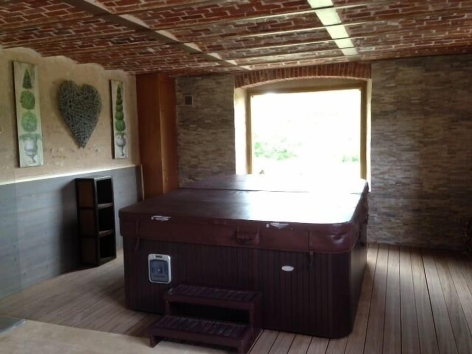 Indoor spa tub