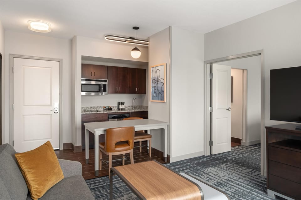 Full-size fridge, microwave, stovetop, dishwasher