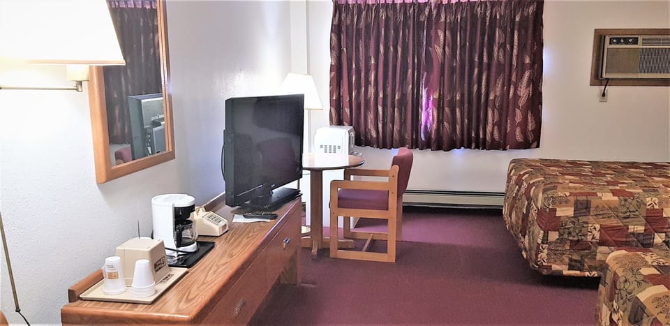 Standard Room, 2 Queen Beds, Non Smoking | Iron/ironing board, free WiFi