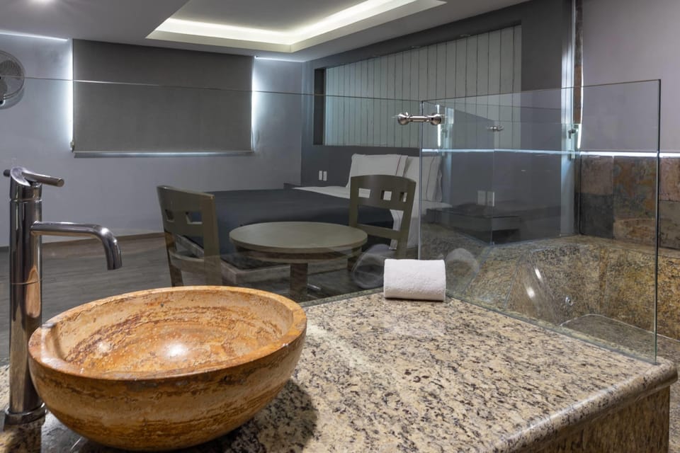 Junior Suite, 1 King Bed, Non Smoking | In-room safe, desk, free WiFi, bed sheets