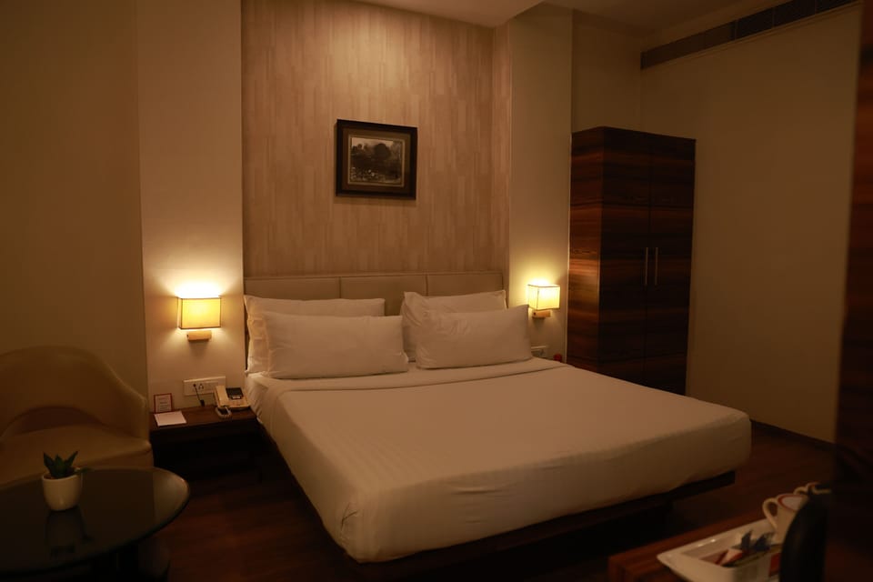 Deluxe Room | Egyptian cotton sheets, Select Comfort beds, minibar, in-room safe