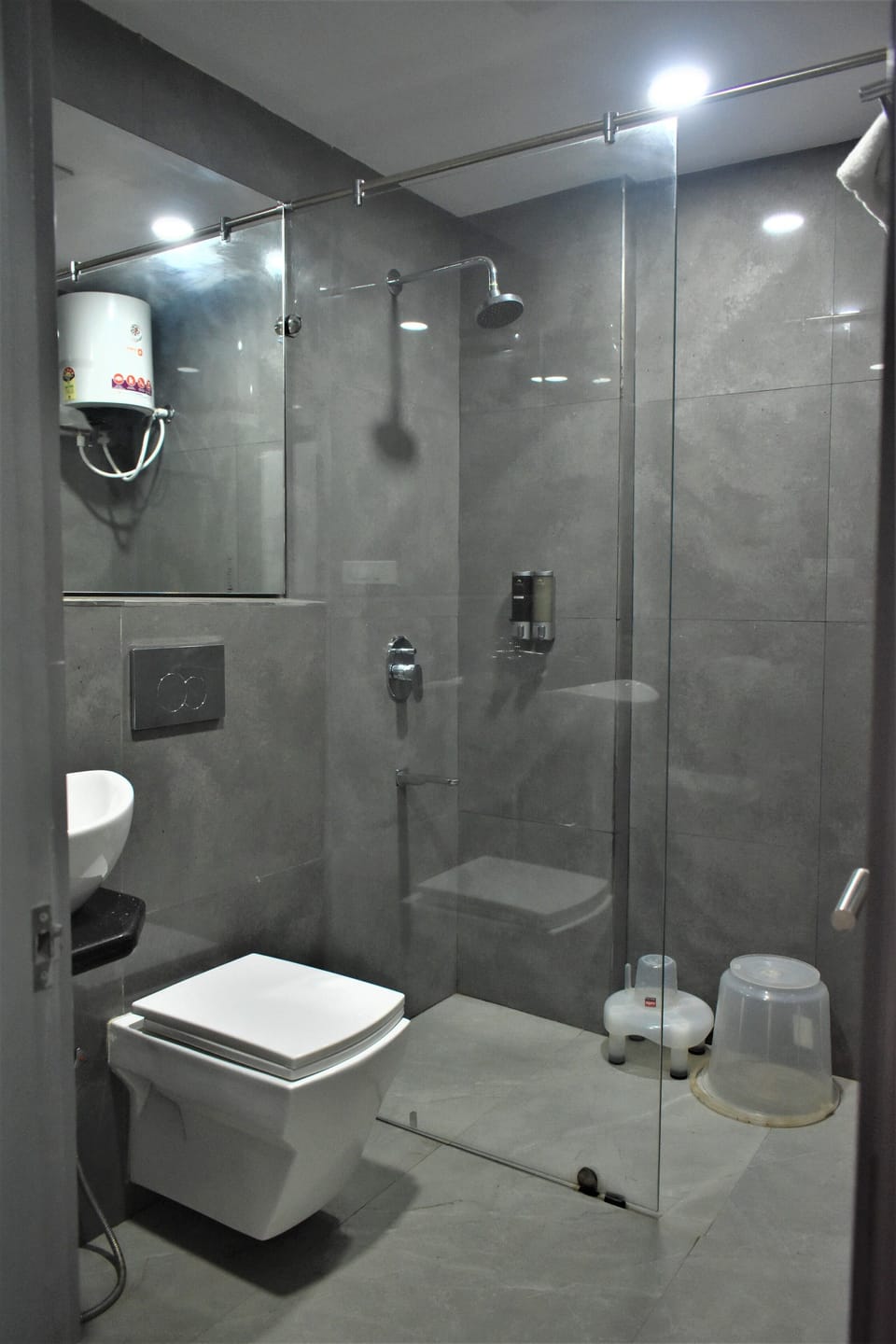 Luxury Room | Bathroom | Shower, towels