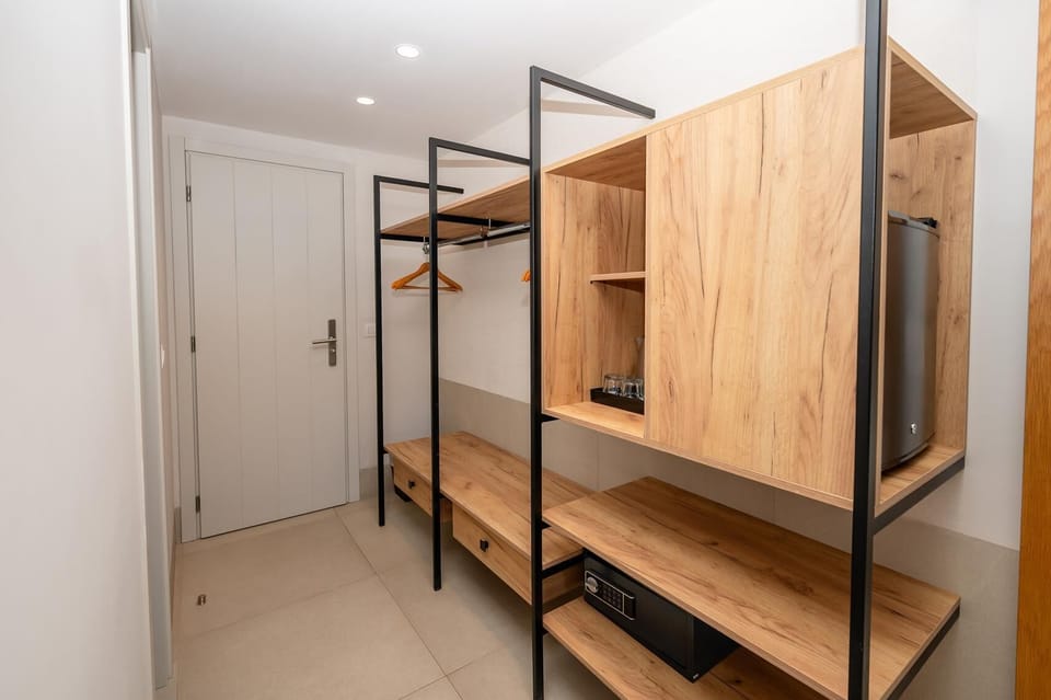 In-room safe, free WiFi, bed sheets