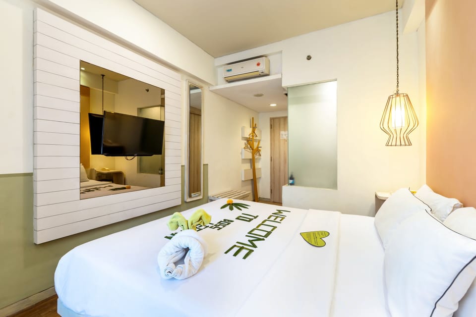 Deluxe Room | In-room safe, desk, laptop workspace, blackout drapes