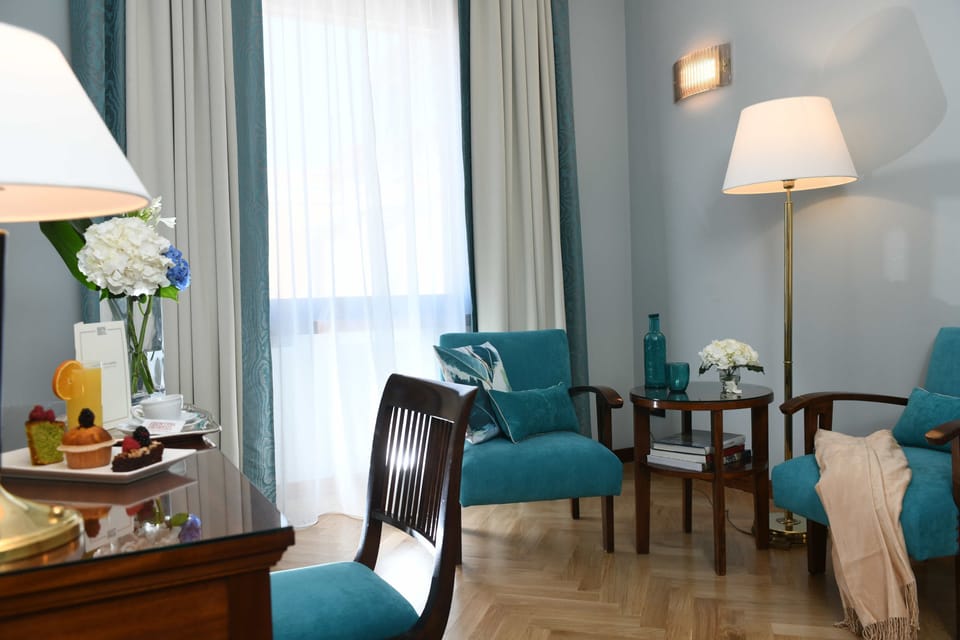 Minibar, in-room safe, individually decorated, individually furnished