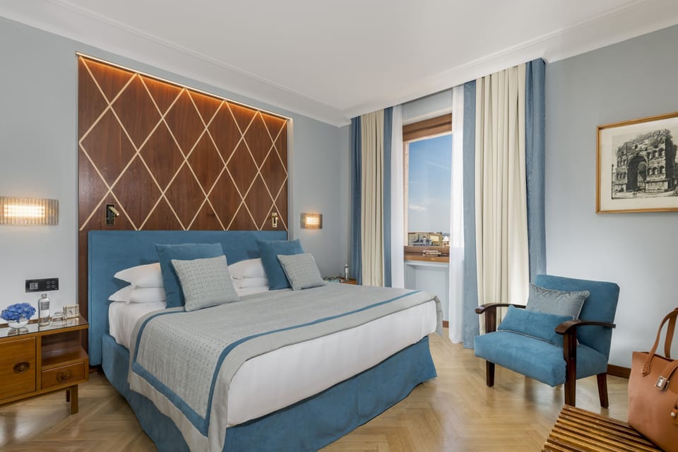 Deluxe Premium Room | Minibar, in-room safe, individually decorated, individually furnished