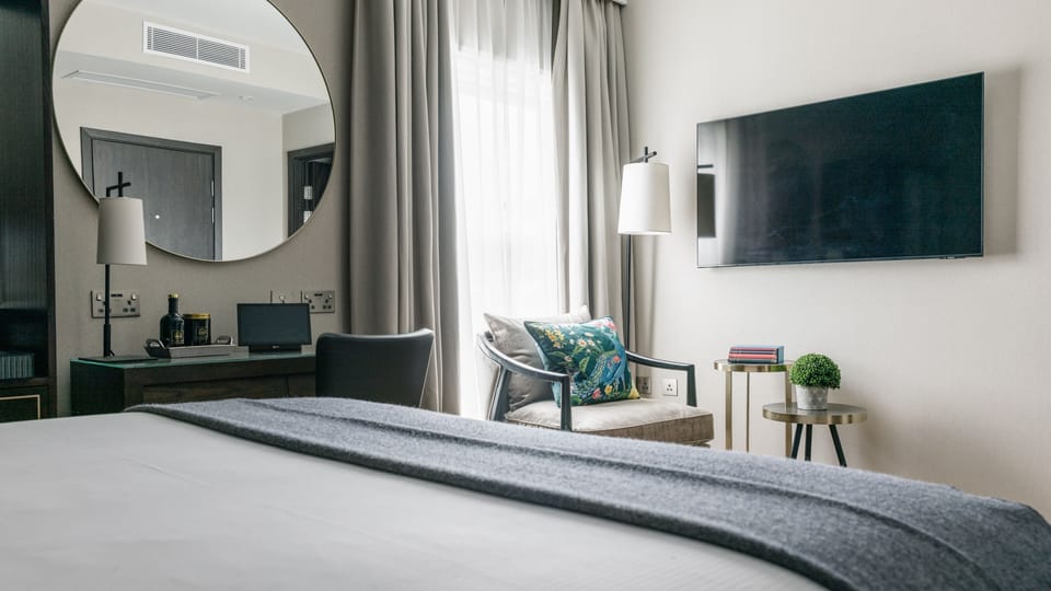 Luxury Room | Egyptian cotton sheets, premium bedding, desk, laptop workspace
