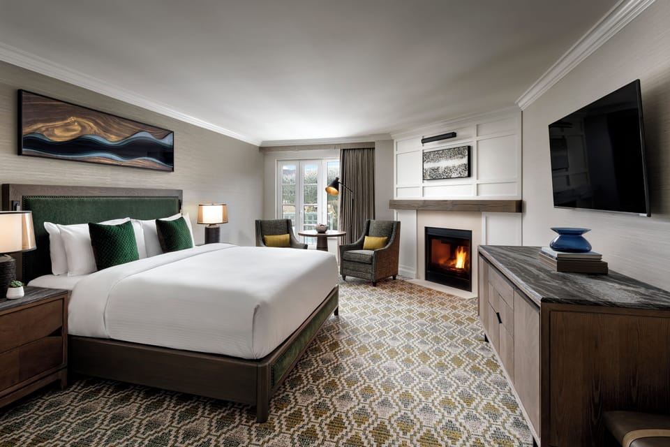 Fairmont Gold, Room, 1 King Bed | Premium bedding, in-room safe, laptop workspace, blackout drapes