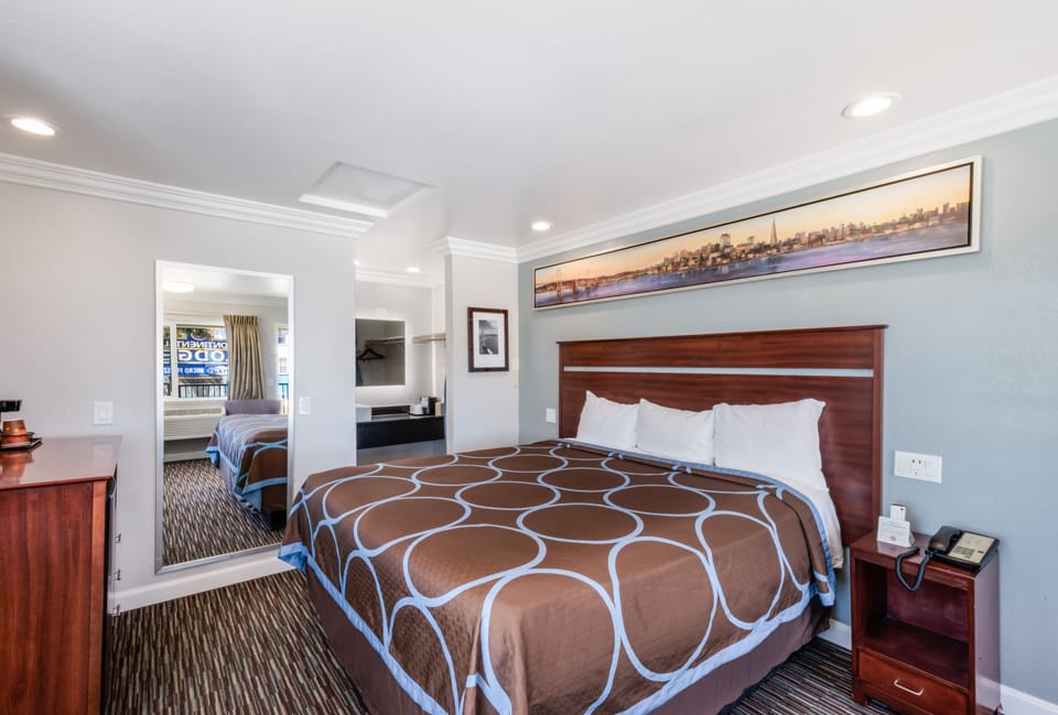 Superior Room, 1 King Bed | Premium bedding, desk, iron/ironing board, free WiFi