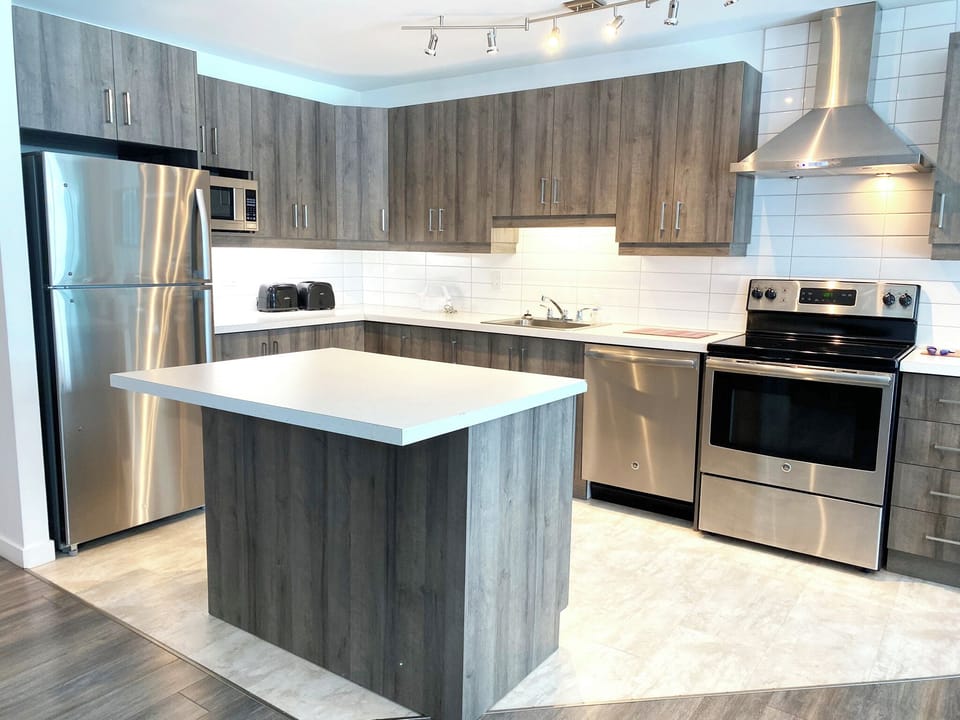 Golf Villas, 5 Bedrooms | Private kitchen | Microwave, stovetop, coffee/tea maker, electric kettle