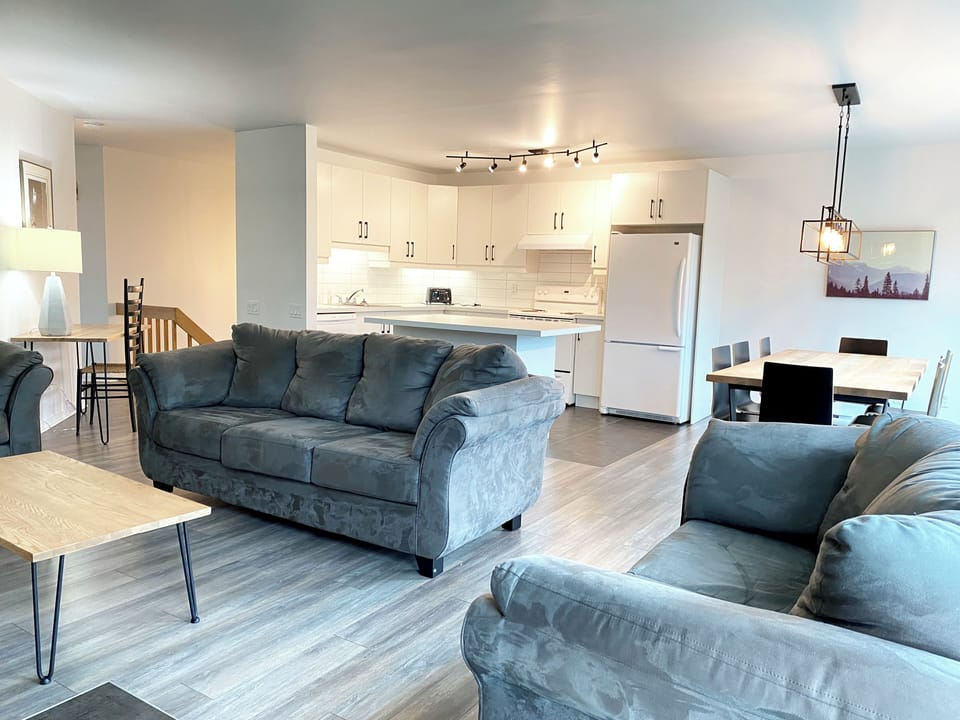 Villa, 4 Bedrooms | Living area | 40-inch flat-screen TV with cable channels
