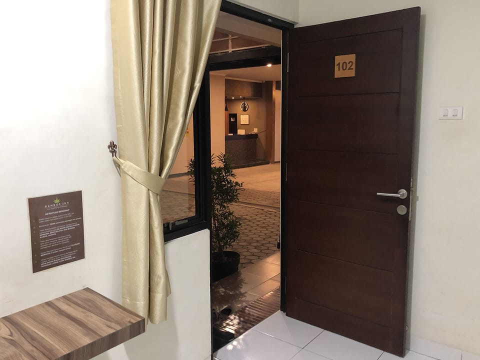 Standard Double Room | Desk, laptop workspace, WiFi (free), bed sheets