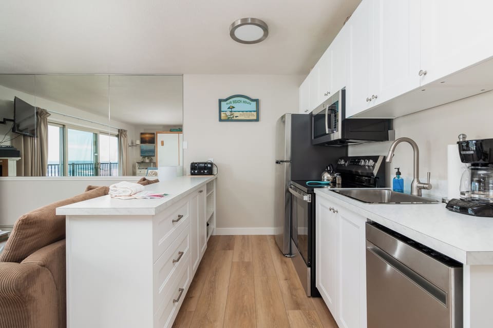 13 Oceanfront 2nd Floor | Private kitchen | Coffee/tea maker, toaster, freezer, paper towels