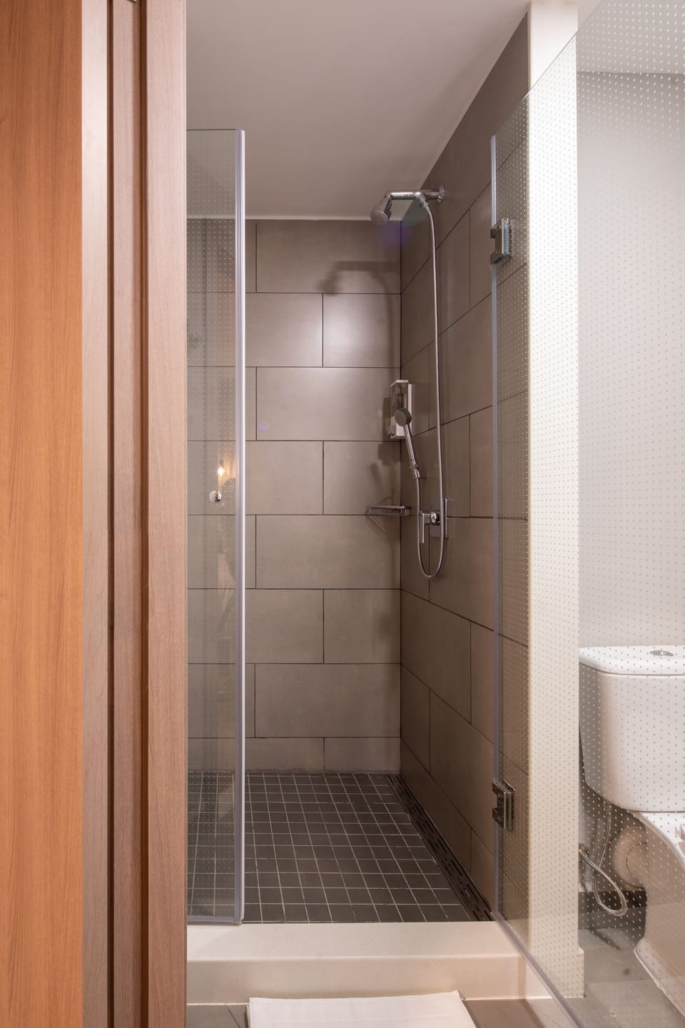 Shower, rainfall showerhead, eco-friendly toiletries, hair dryer