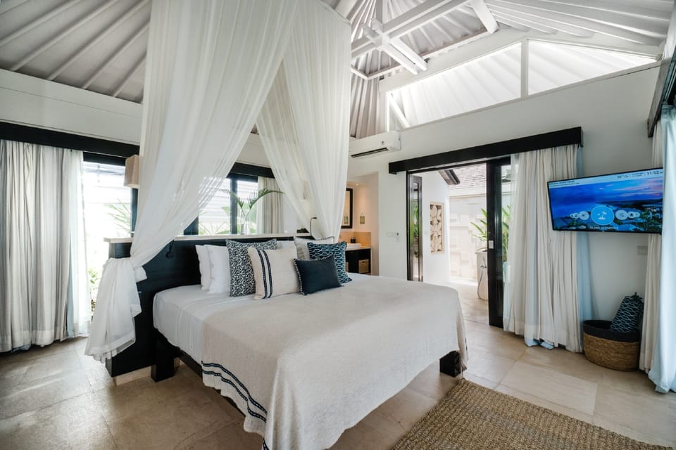 Superior One Bedroom Villa with Plunge Pool | Bathroom | Free toiletries, hair dryer, bathrobes, slippers