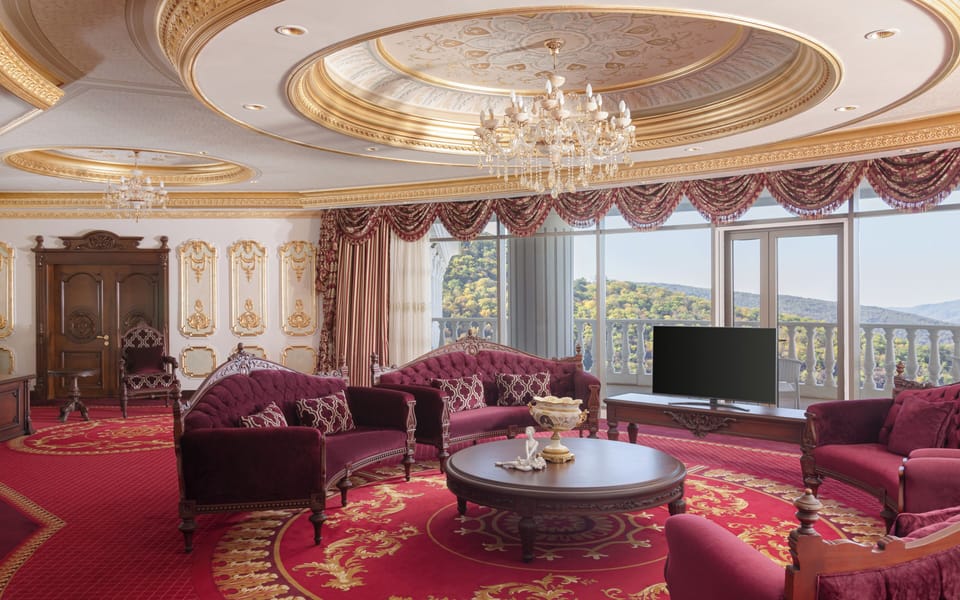 Presidential Suite | Minibar, in-room safe, desk, soundproofing